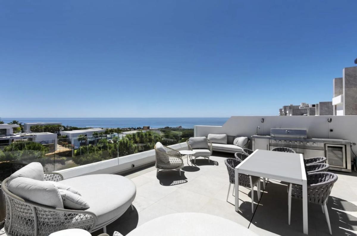 Venta de chalet adosado en Barrio Cabopino-Artola , Marbella photo 4