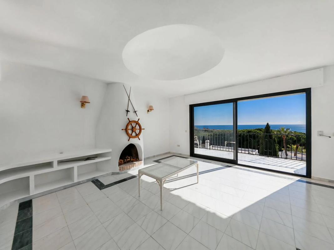 Venta de chalet adosado en  Barrio Cabopino-Artola , Marbella photo 3