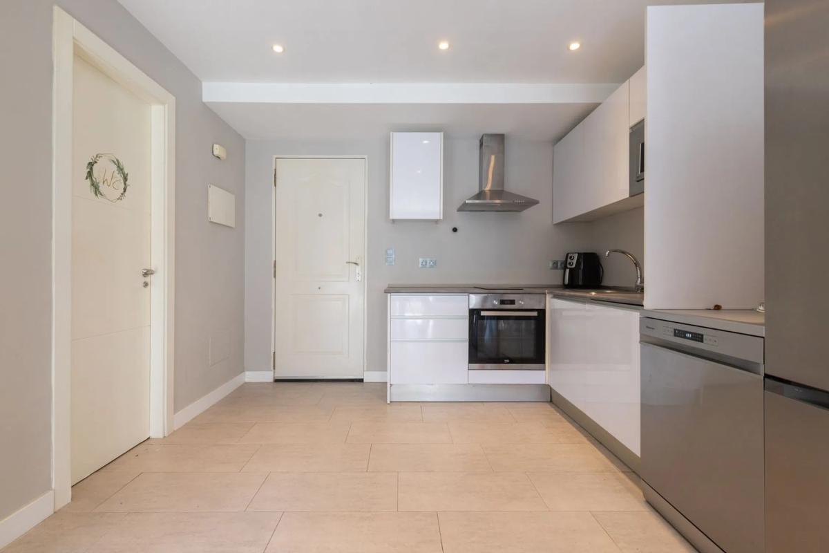 Venta de piso en Avenida Jardines de las Golondrinas s/n, Marbella
 photo 3