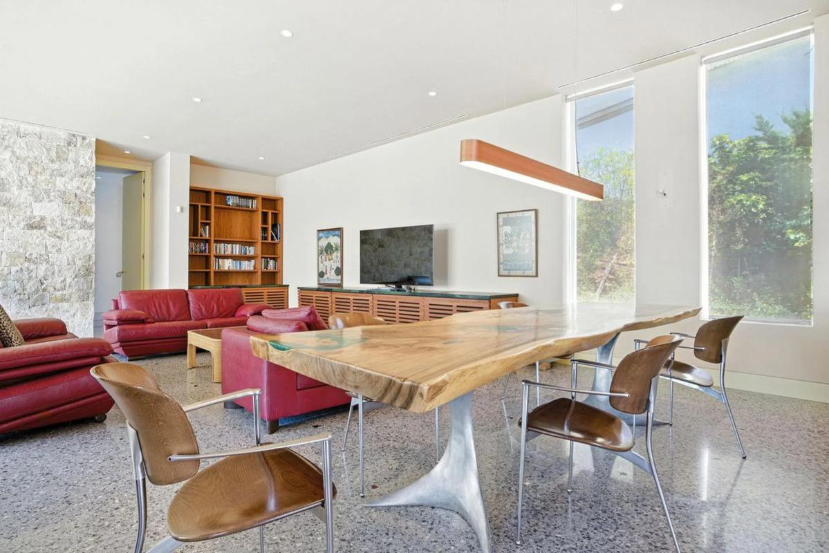 Sale of independent chalet in Barrio Elviria, Marbella
 photo 4