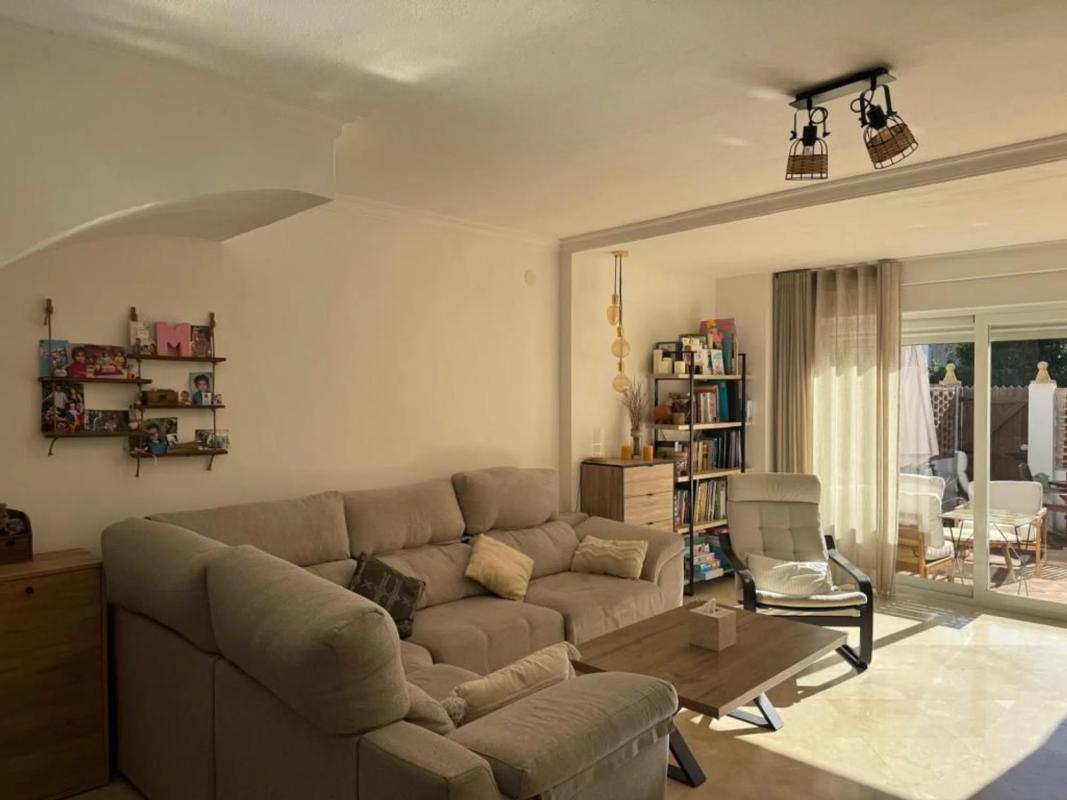 Venta de chalet adosado en Calle Joaquín Rodrigo , Marbella photo 4