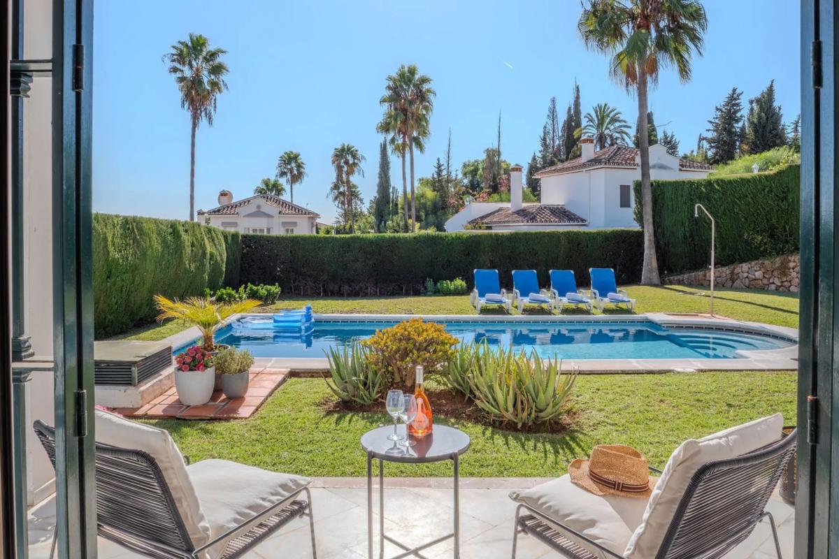 Sale of independent chalet in Barrio Elviria, Marbella
photo 4