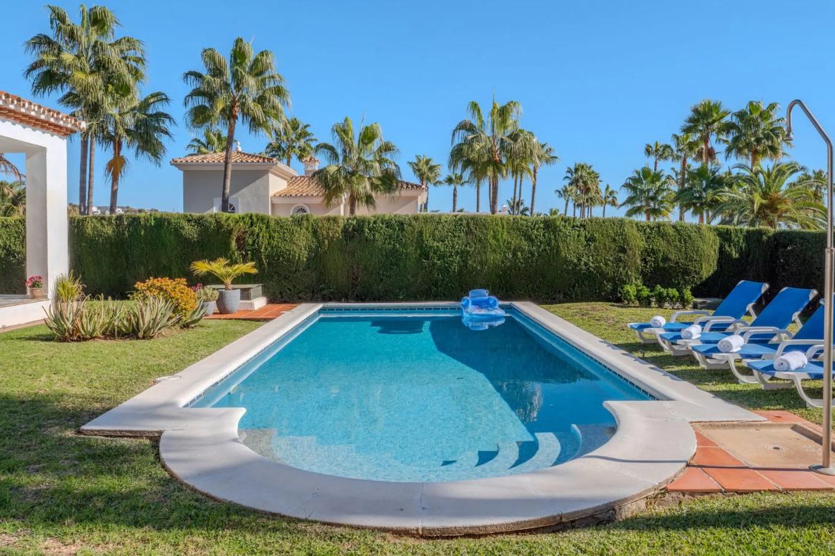 Sale of independent chalet in Barrio Elviria, Marbella
photo 5