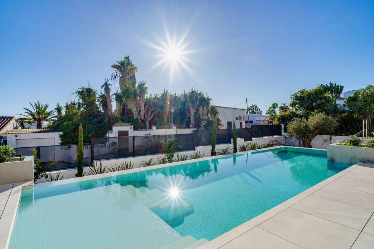 Venta de chalet independiente en Avenida Cataluña, Marbella
photo 2