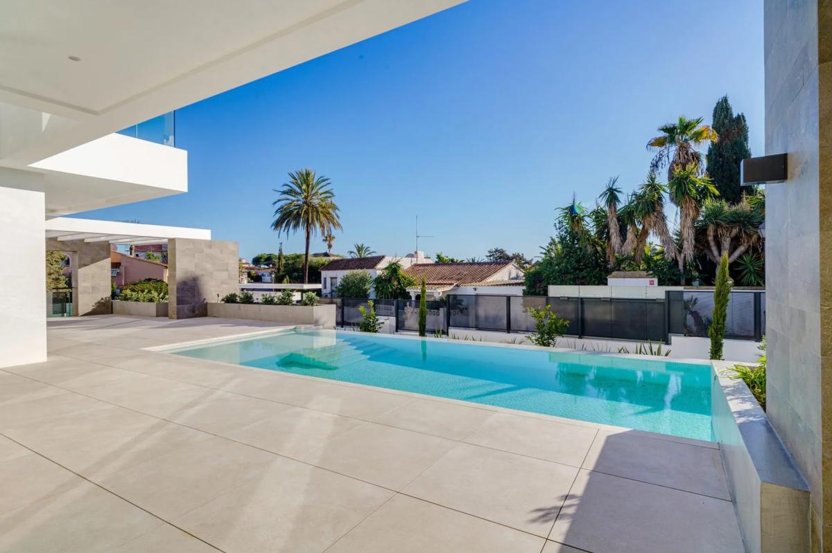Venta de chalet independiente en Avenida Cataluña, Marbella
photo 3