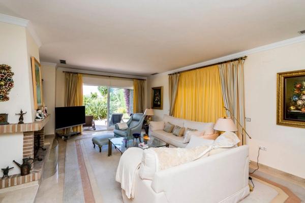 Chalet wolnostojący na sprzedaż w Barrio Romana Playa, Marbella photo 1