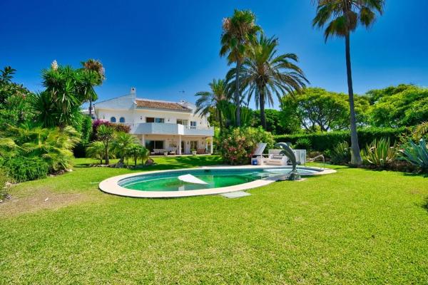 Chalet wolnostojący na sprzedaż w Barrio Romana Playa, Marbella thumbnail 1