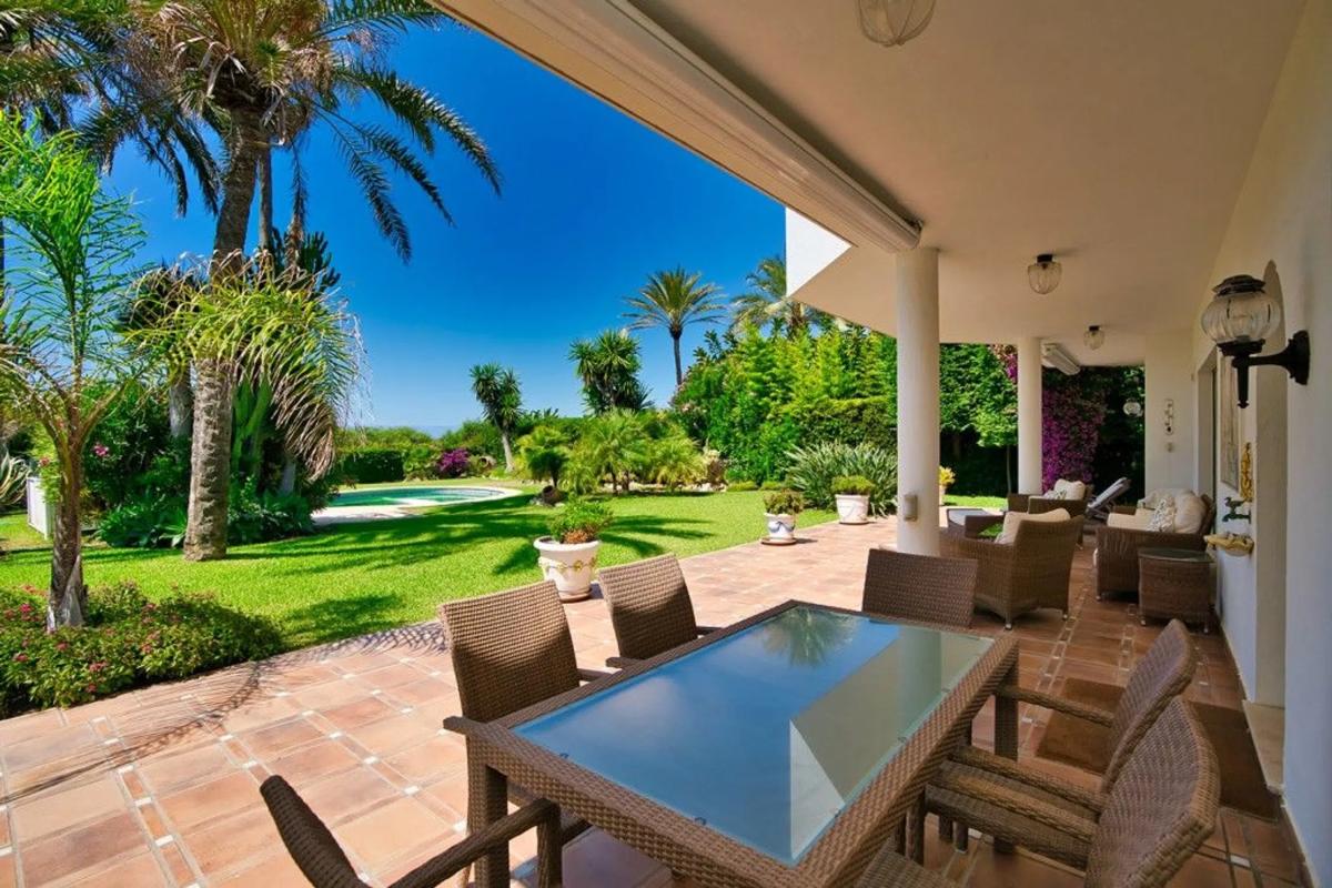 Sale of independent chalet in Barrio Romana Playa, Marbella
 photo 4