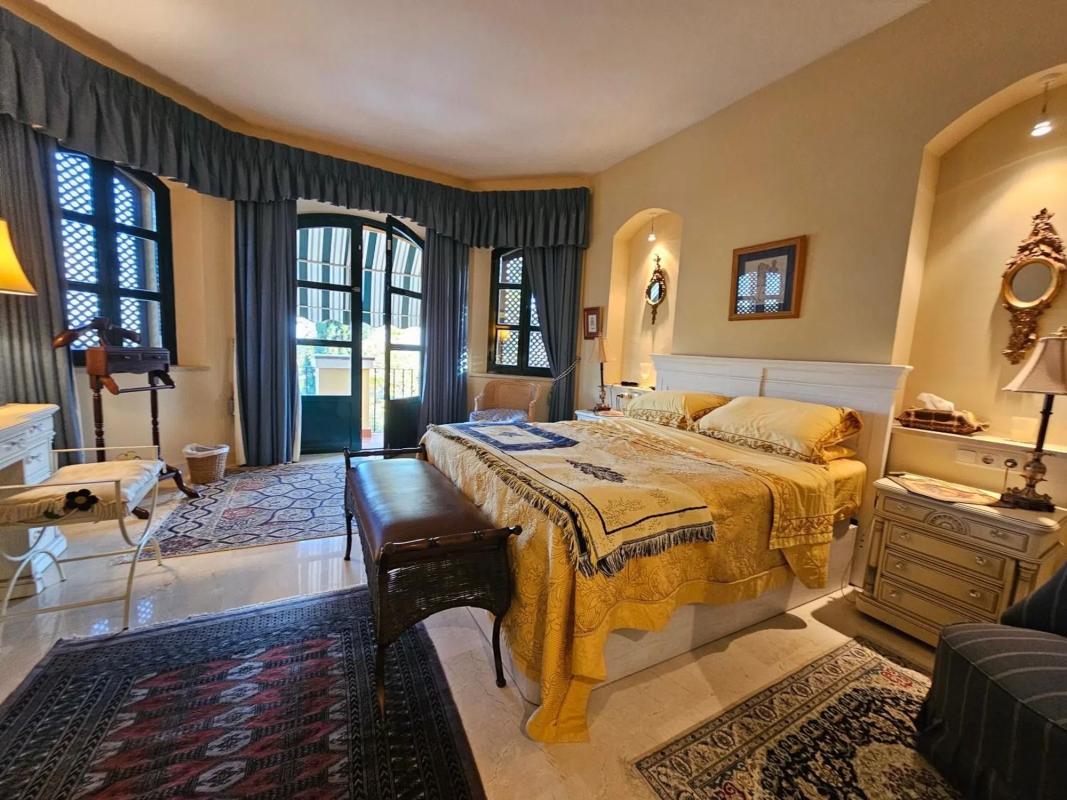 Sale of independent chalet in Barrio Santa María, Marbella
photo 2