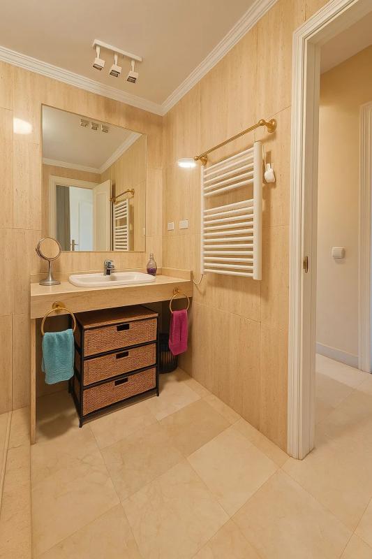 Sale of independent chalet in Barrio Santa María, Marbella
photo 3