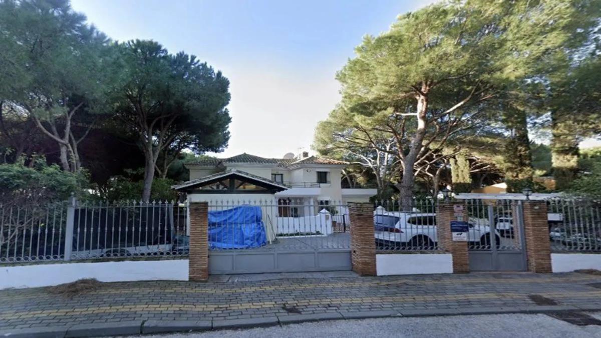 Sprzedaż niezależnego domku jednorodzinnego w Calle Enebro, 1, Marbella photo 2