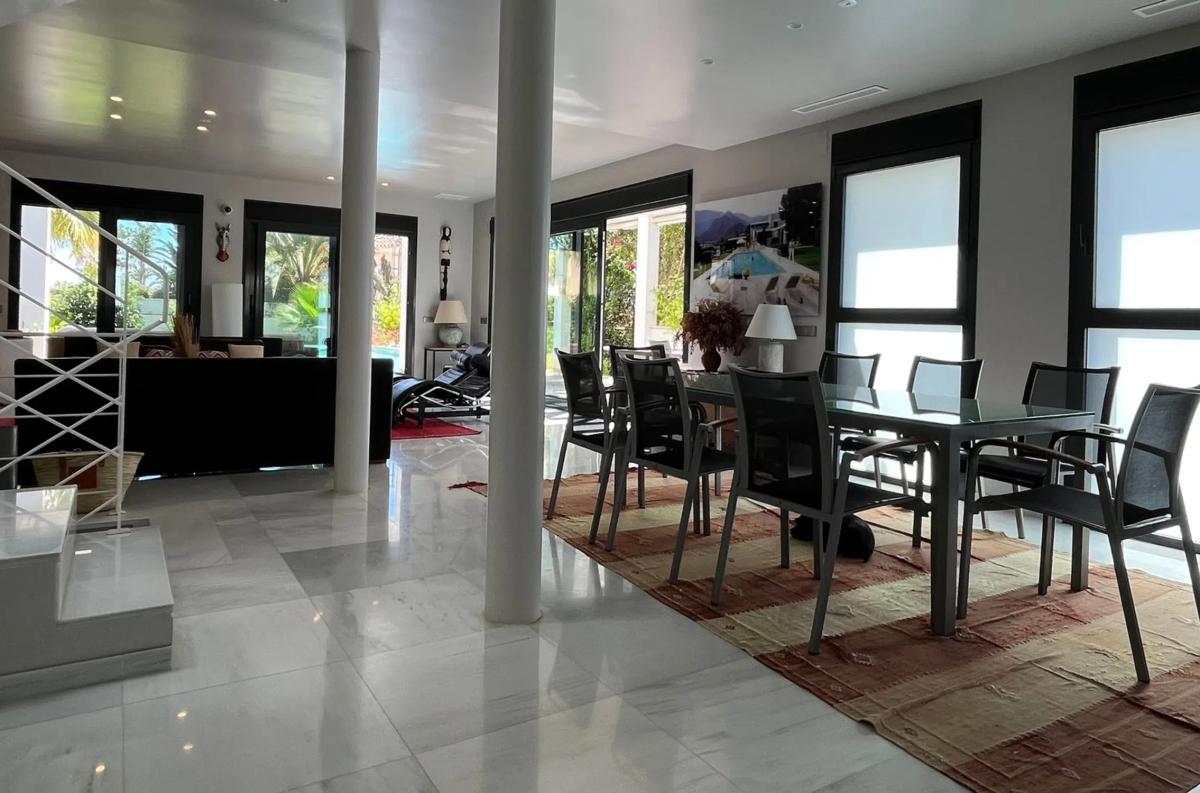 Sale of independent chalet in Aragon, 420 B, Marbella
photo 4