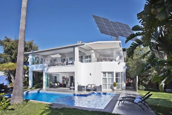 Chalet wolnostojący na sprzedaż w Barrio Elviria, Marbella photo 1