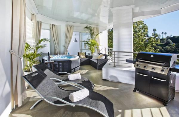 Chalet wolnostojący na sprzedaż w  Barrio Elviria, Marbella photo 4