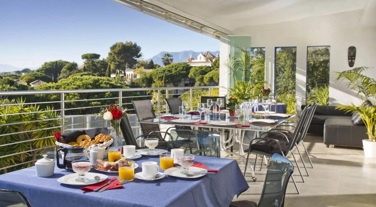 Sale of independent chalet in Barrio Elviria, Marbella
photo 5