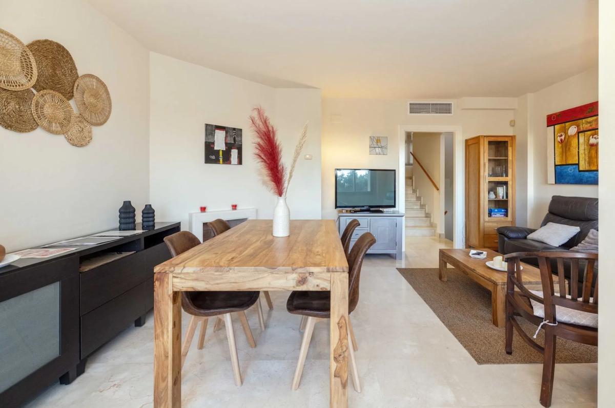 Venta de chalet adosado en Barrio Cabopino-Artola , Marbella photo 2