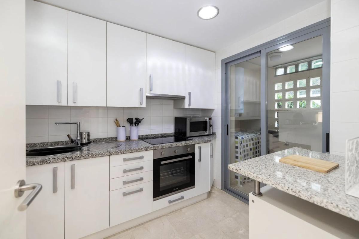 Venta de chalet adosado en Barrio Cabopino-Artola , Marbella photo 4