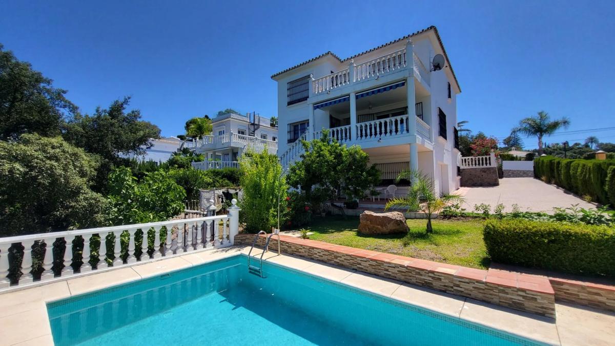 Продажа отдельного шале в Barrio Elviria, Марбелла photo 1