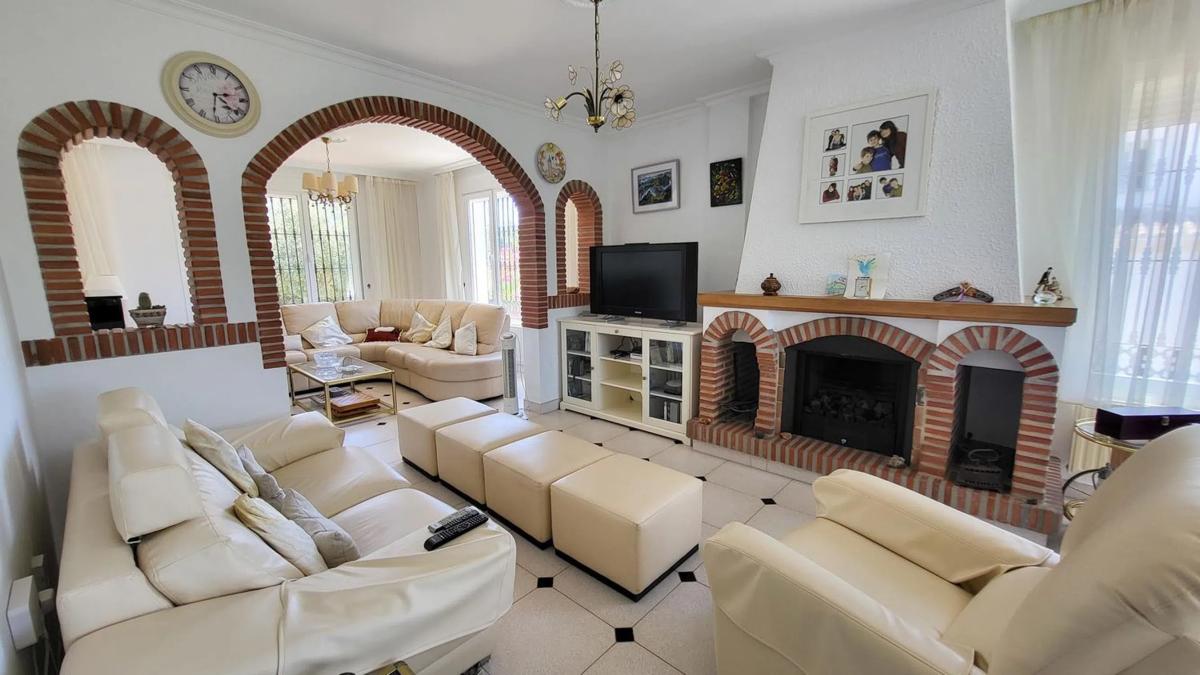 Продажа отдельного шале в Barrio Elviria, Марбелла photo 2