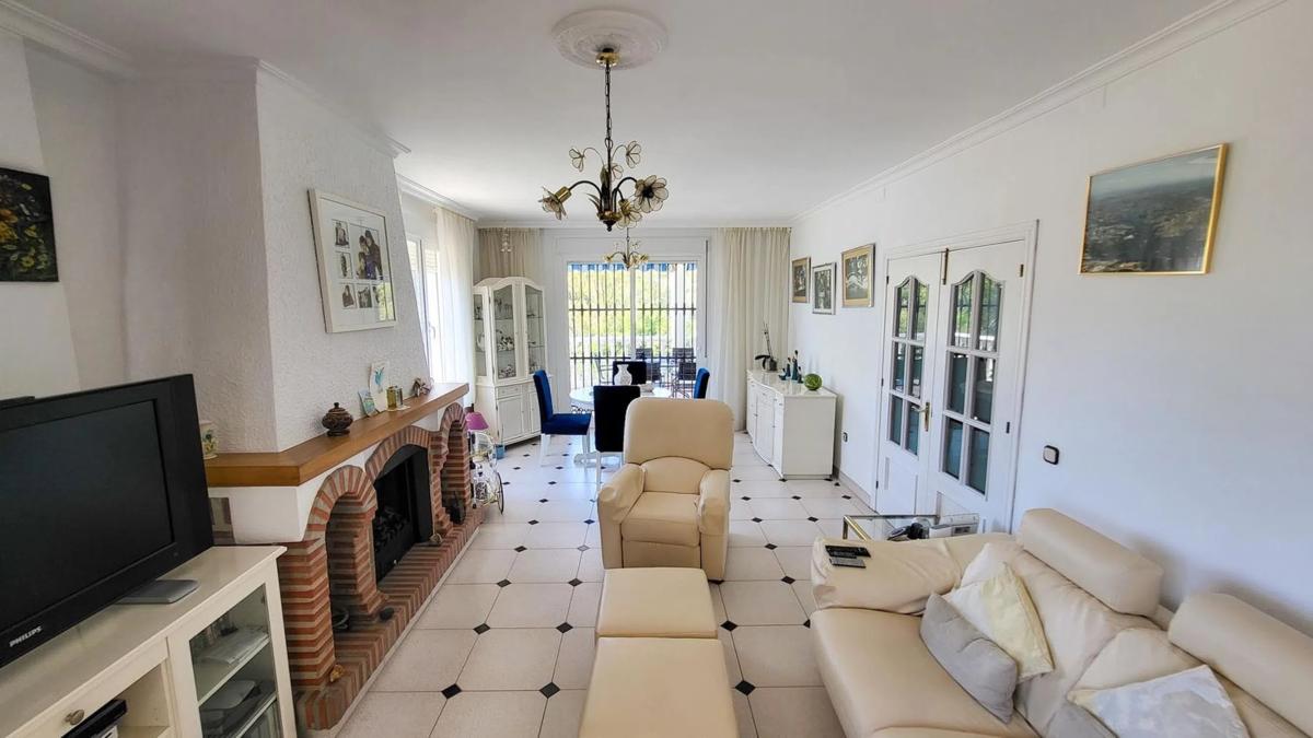 Продажа отдельного шале в Barrio Elviria, Марбелла photo 3