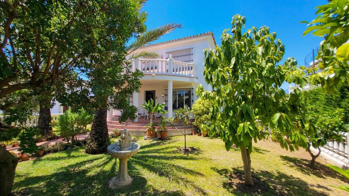 Продажа отдельного шале в Barrio Elviria, Марбелла photo 4