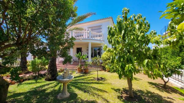 Chalet wolnostojący na sprzedaż w  Barrio Elviria, Marbella photo 4