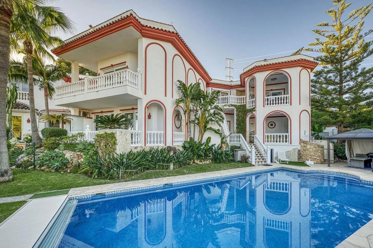 Sale of independent chalet in Avenida Dos, 52, Marbella
 photo 2