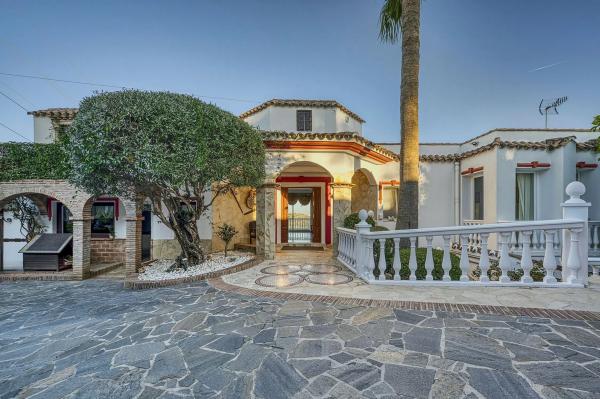 Chalet wolnostojący na sprzedaż w  Avenida Dos, 52, Marbella photo 4