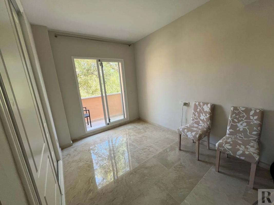 Sale of apartment in Barrio Santa María, Marbella
photo 4