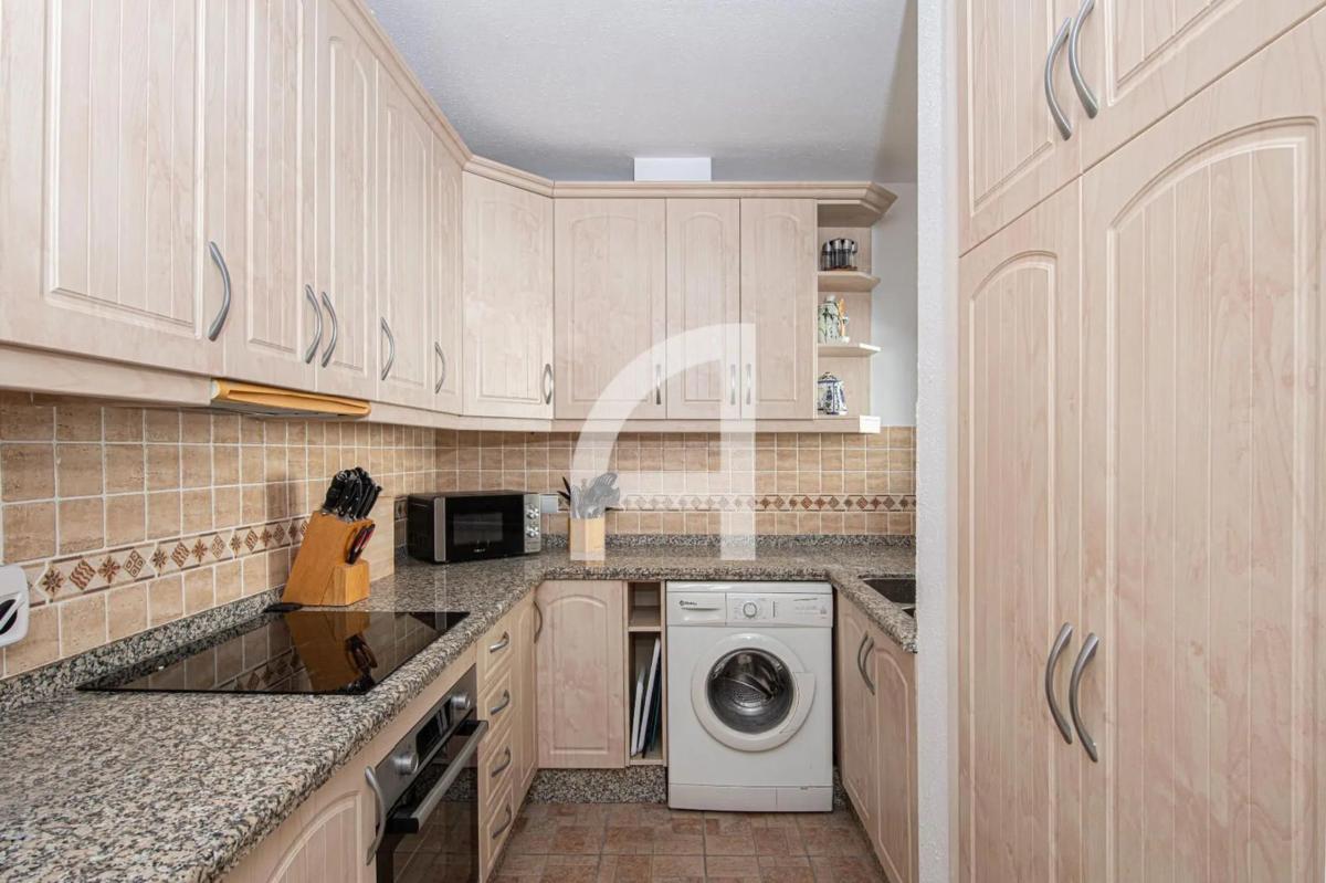 Venta de chalet adosado en  Avenida de los Acebos, 3 , Marbella photo 2