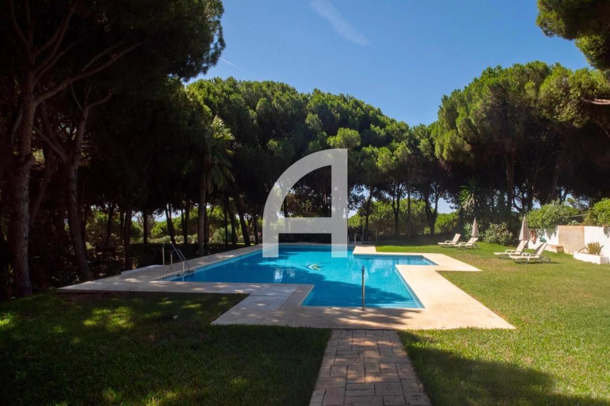 Venta de chalet adosado en  Avenida de los Acebos, 3 , Marbella photo 5