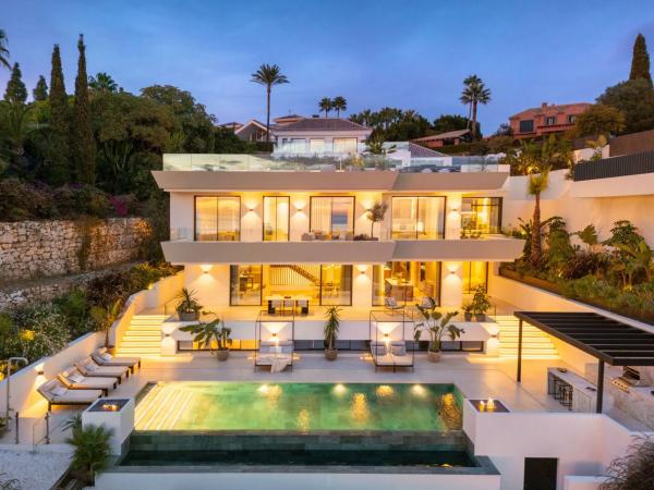 Chalet wolnostojący na sprzedaż w Calle Brezo, 6 -2, Marbella photo 1