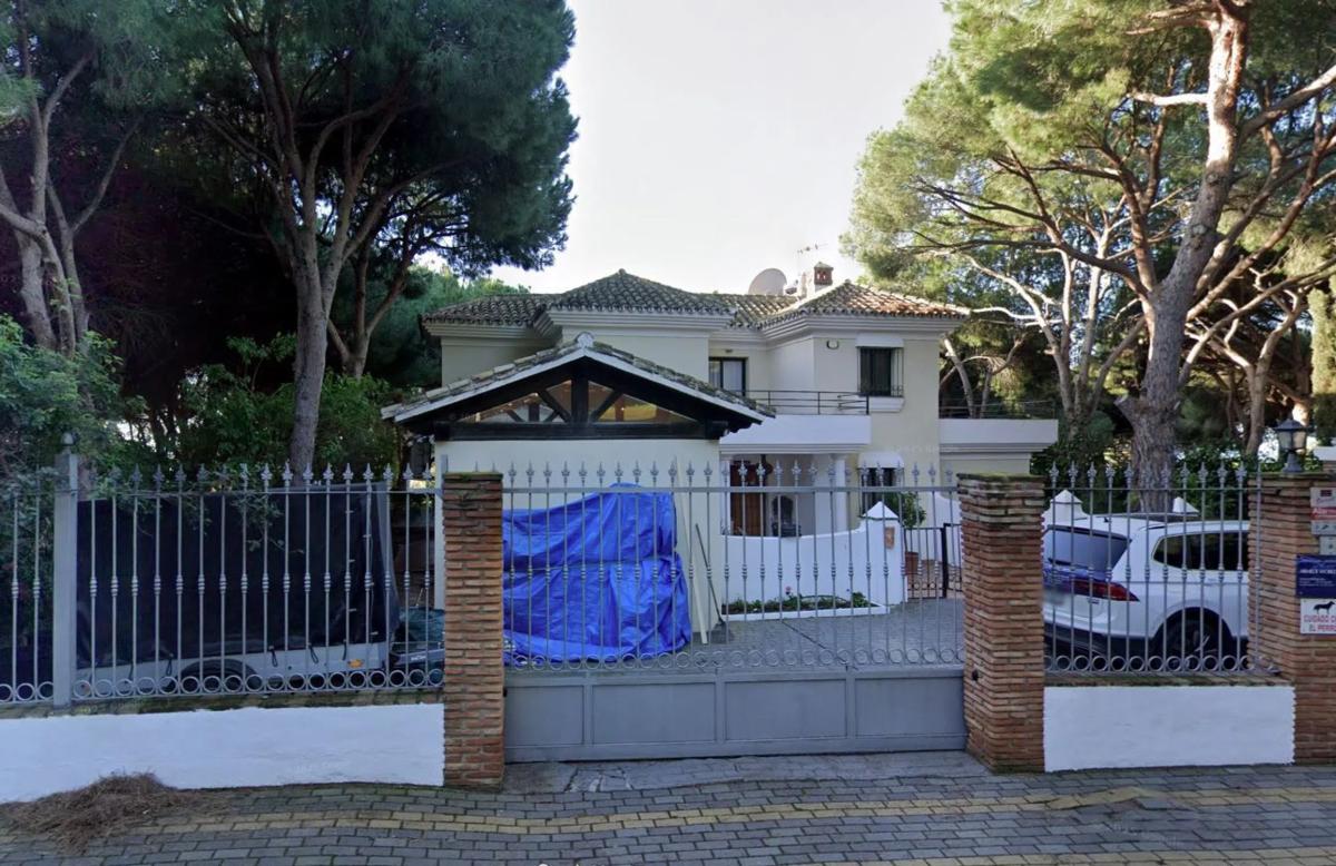 Sale of independent chalet in Calle Enebro, Marbella
 photo 3