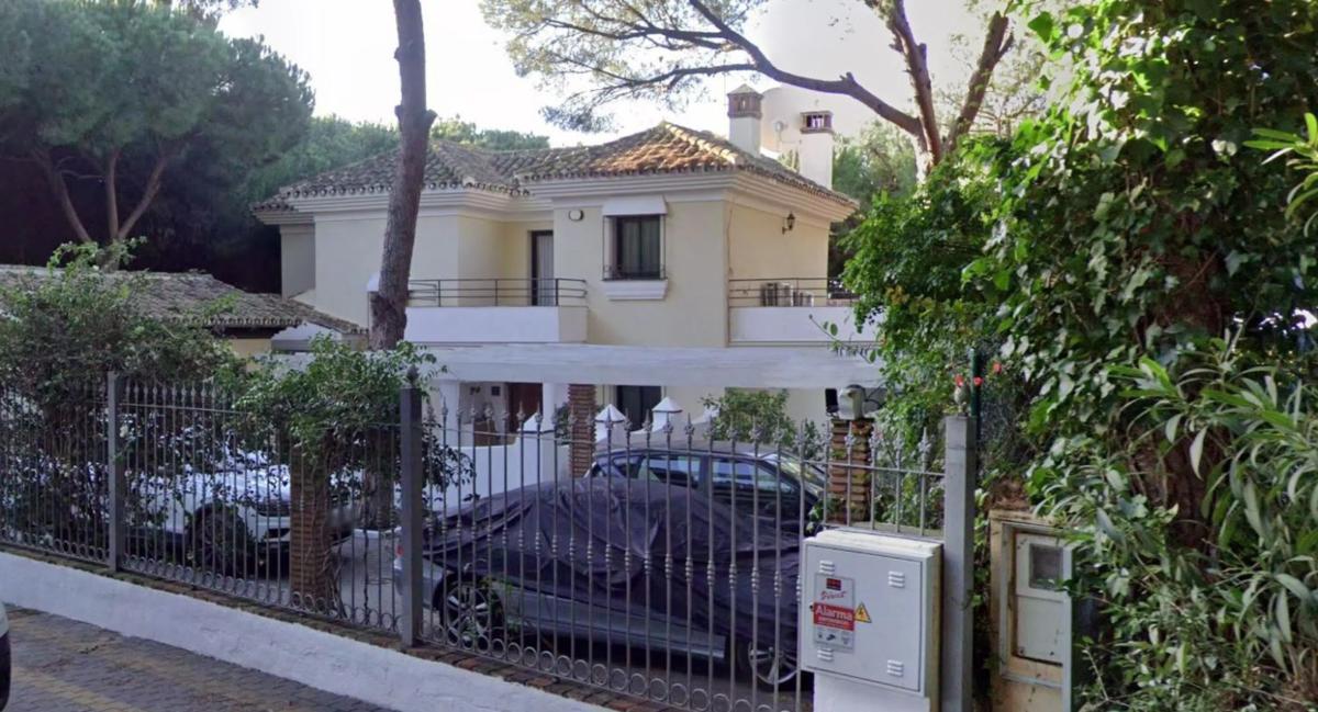Sale of independent chalet in Calle Enebro, Marbella
 photo 5