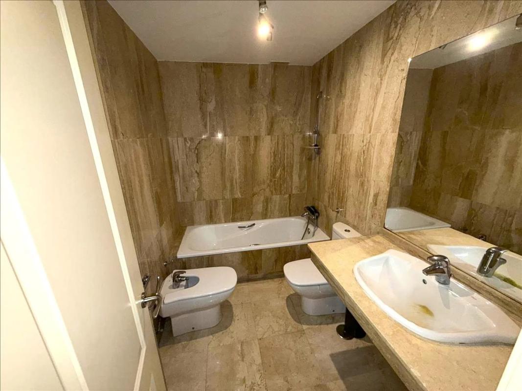 Sale of apartment in Barrio Romana Playa, Marbella
 photo 5