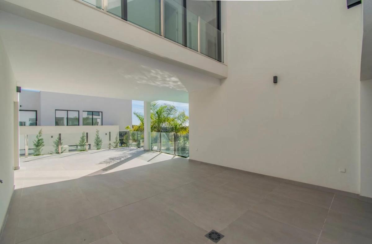 Sprzedaż niezależnego domku jednorodzinnego w  Calle Internacional City, Marbella photo 2
