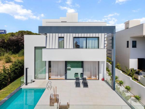 Chalet wolnostojący na sprzedaż w CL GIJON-UR MARBESA, Marbella photo 1