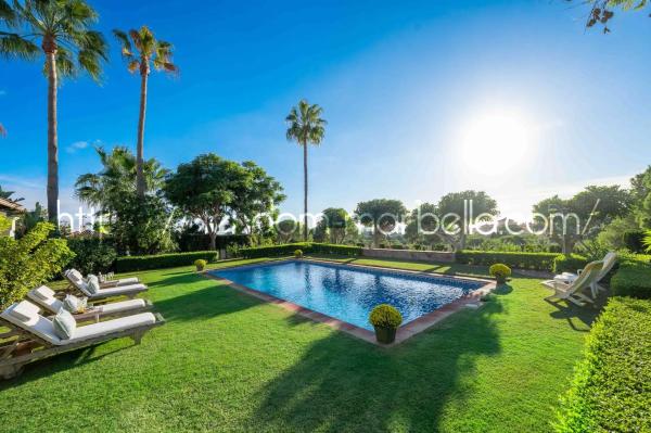 Chalet wolnostojący na sprzedaż w Calle Magnolia, Marbella photo 1