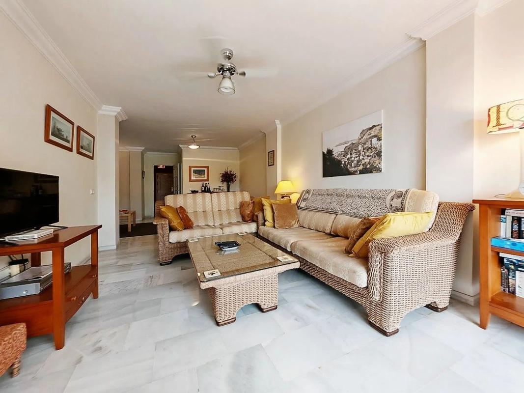 Venta de piso en Avenida Jardines de las Golondrinas s/n, Marbella
photo 2