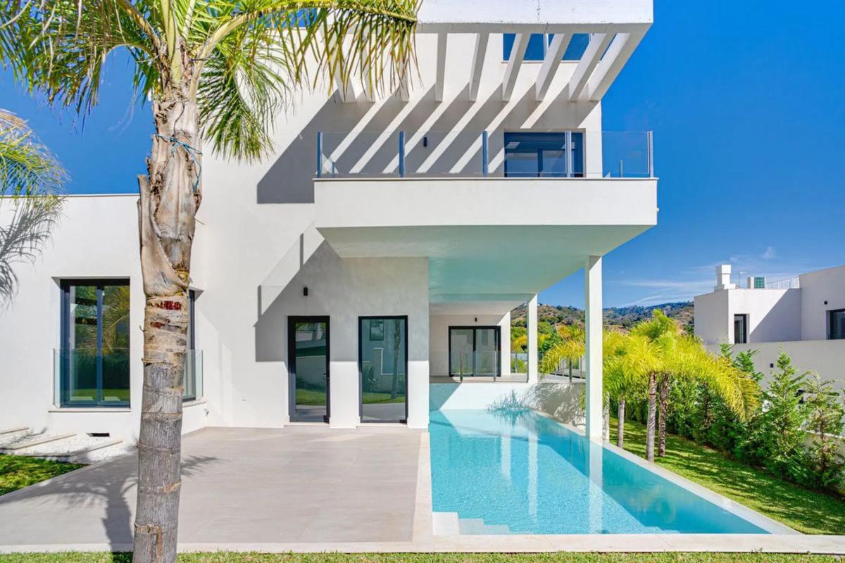 Sprzedaż niezależnego domku jednorodzinnego w  Barrio Santa María, Marbella photo 3