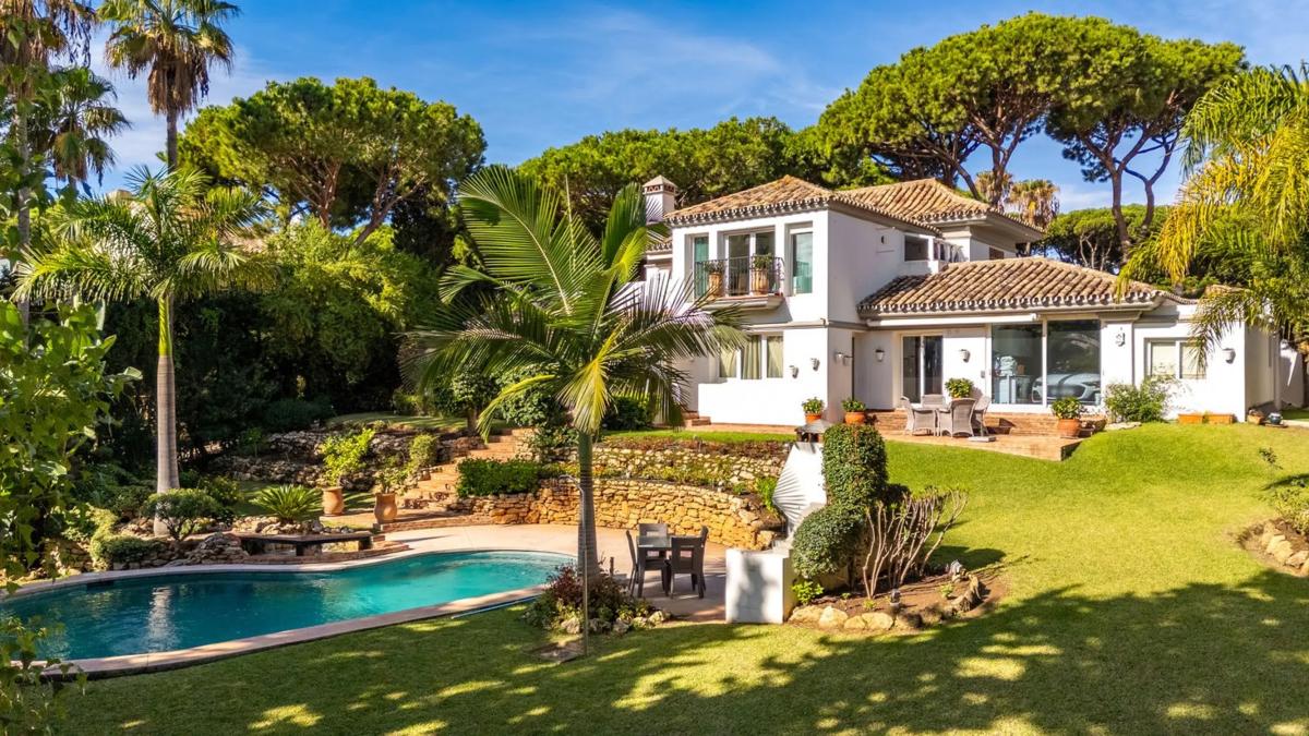 Sale of independent chalet in Barrio Hacienda Las Chapas, Marbella
photo 1