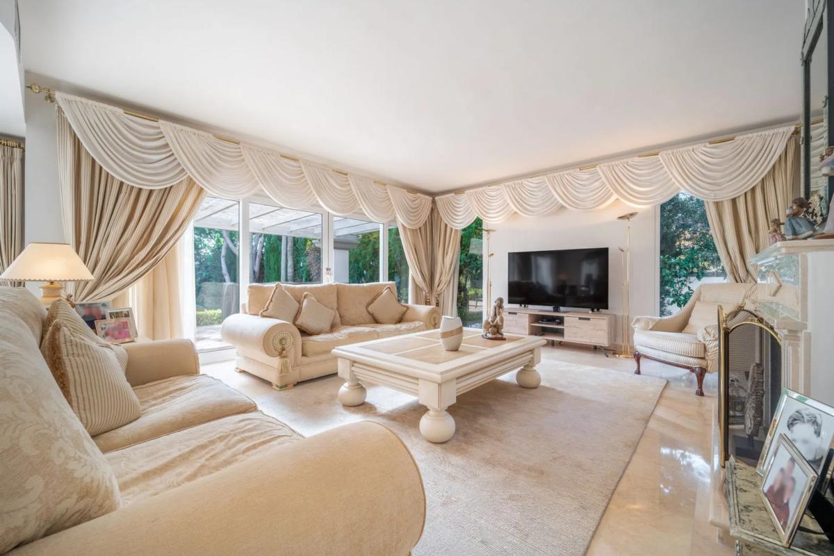 Sale of independent chalet in Barrio Hacienda Las Chapas, Marbella
photo 2