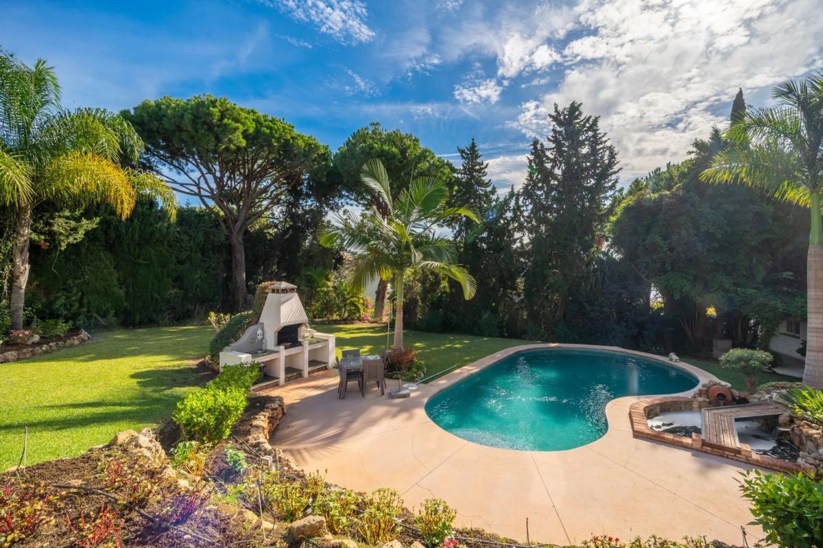 Sale of independent chalet in Barrio Hacienda Las Chapas, Marbella
photo 5