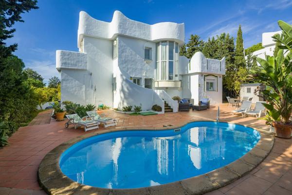 Chalet wolnostojący na sprzedaż w  Barrio Reserva de Marbella, Marbella photo 1