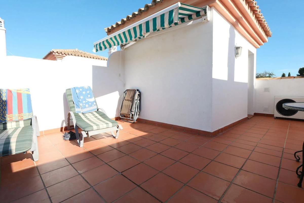 Venta de chalet adosado en  Urbanización Jardines del Puerto , Marbella photo 5
