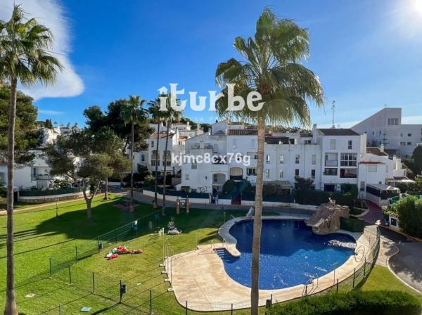 Mieszkanie na sprzedaż w Barrio Elviria, Marbella photo 1