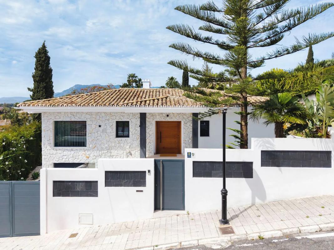Продажа отдельного шале в Barrio Elviria, Марбелла photo 2