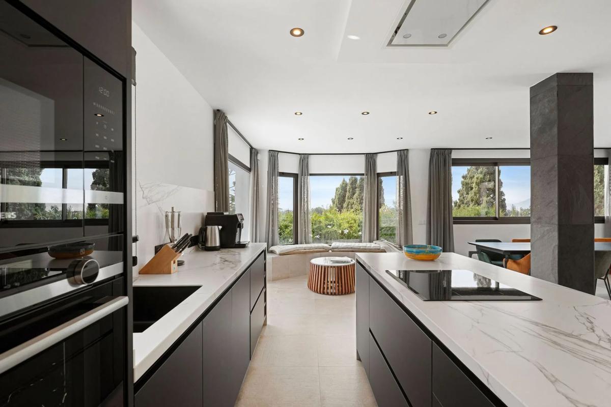 Продажа отдельного шале в Barrio Elviria, Марбелла photo 3