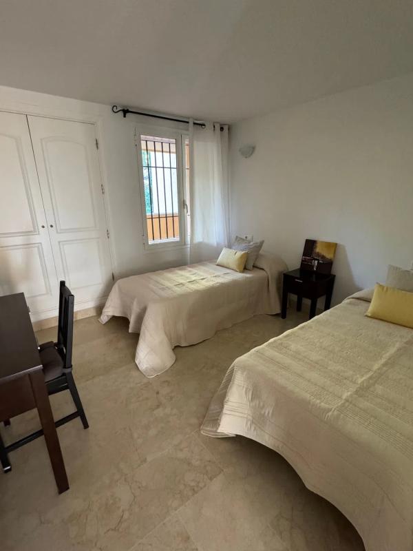 Продажа квартиры на Calle Hiedra, Марбелла
photo 1
