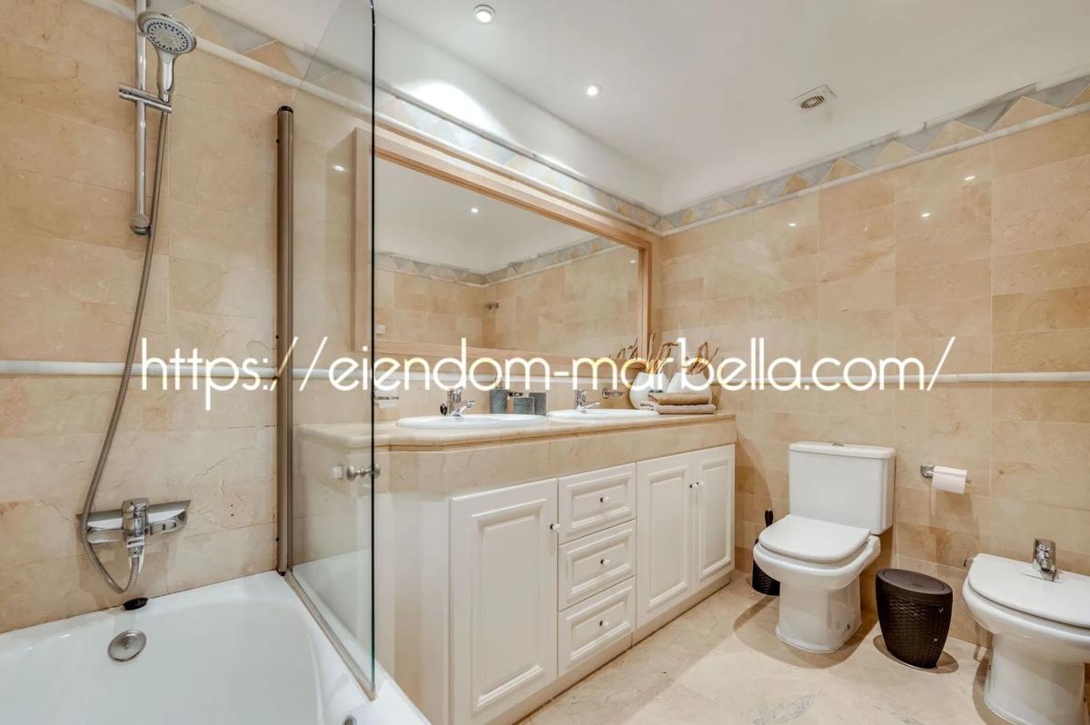 Venta de piso en Avenida Marco Polo, Marbella
 photo 2